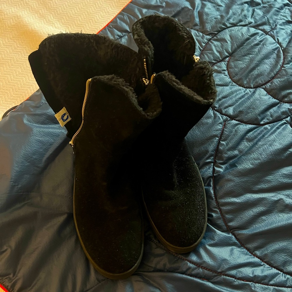 Warm fur boots- JSlides, worn twice, no scuffs, very comfortable! Size 8